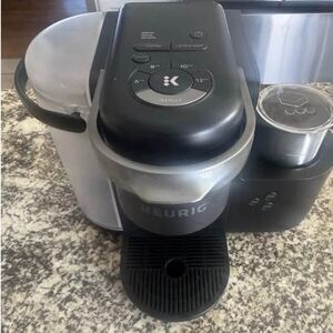 Keurig K-Cafe Dingle Serve Coffee Maker with Latte and Cappucino Frother